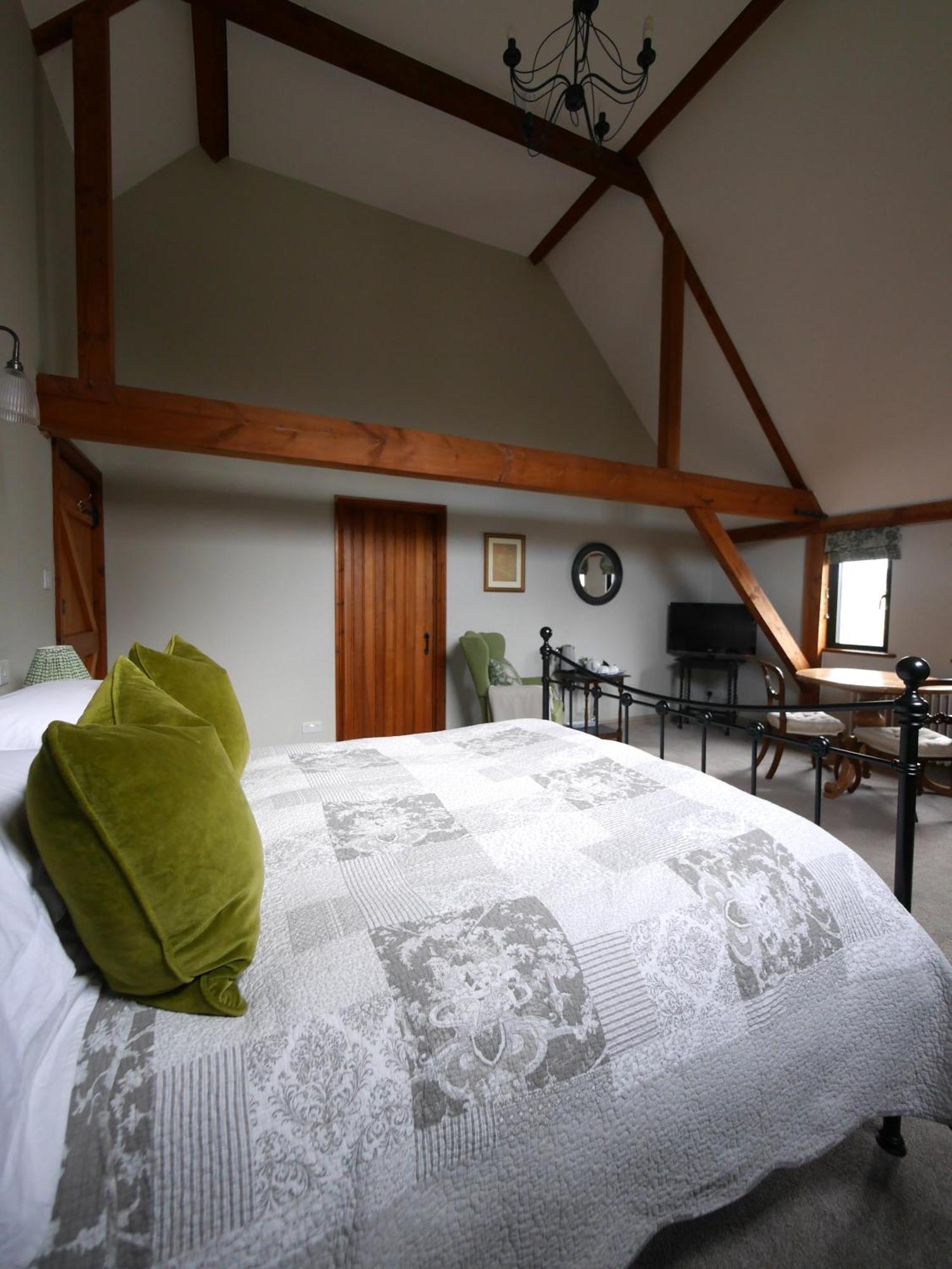 North Downs Barn Bed & Breakfast Rochester  Bagian luar foto