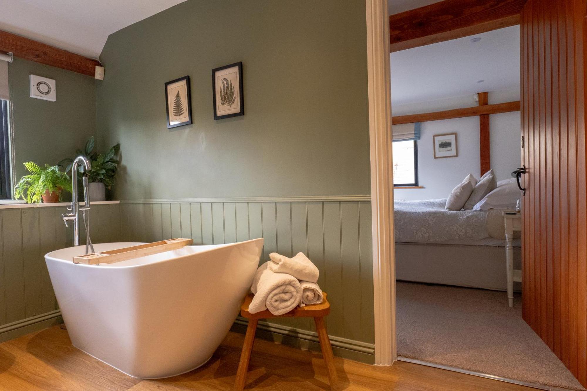 North Downs Barn Bed & Breakfast Rochester  Bagian luar foto