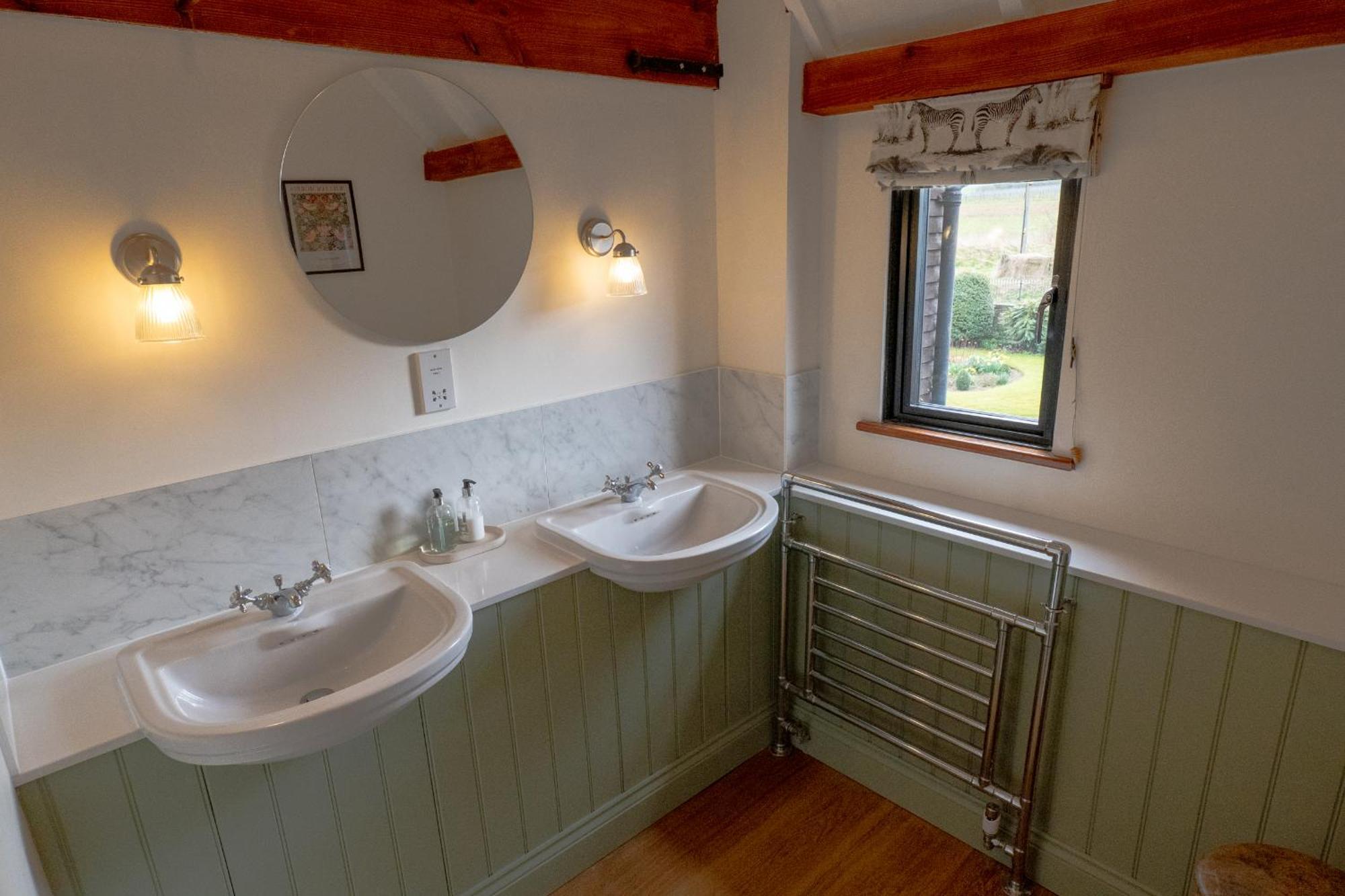 North Downs Barn Bed & Breakfast Rochester  Bagian luar foto