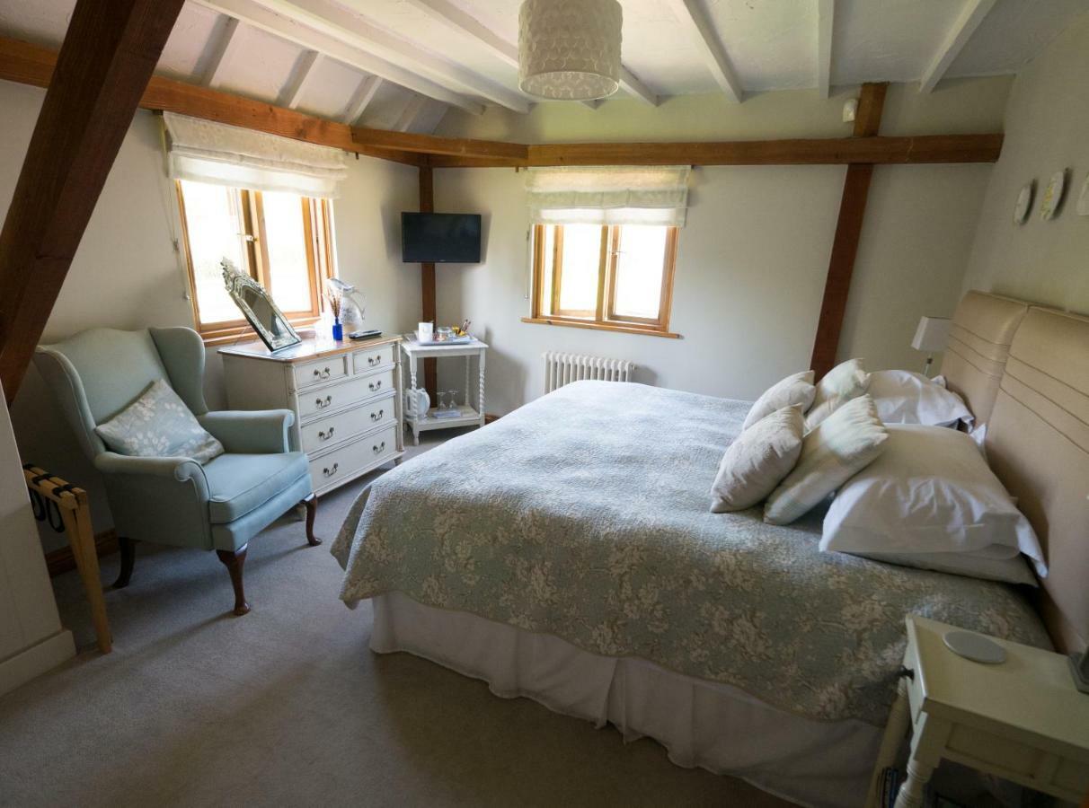 North Downs Barn Bed & Breakfast Rochester  Bagian luar foto